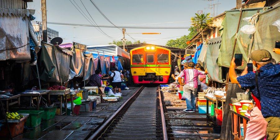 Maelong railway market