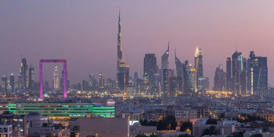 La ‘Dubai Frame’ in notturna